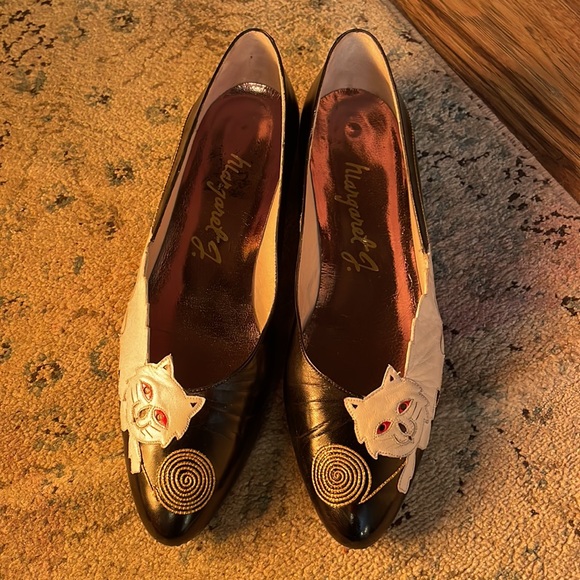 Rare EUC Vintage Margaret J 1” kitten heels Playful Cat w embroidered gold yarn - Picture 2 of 11